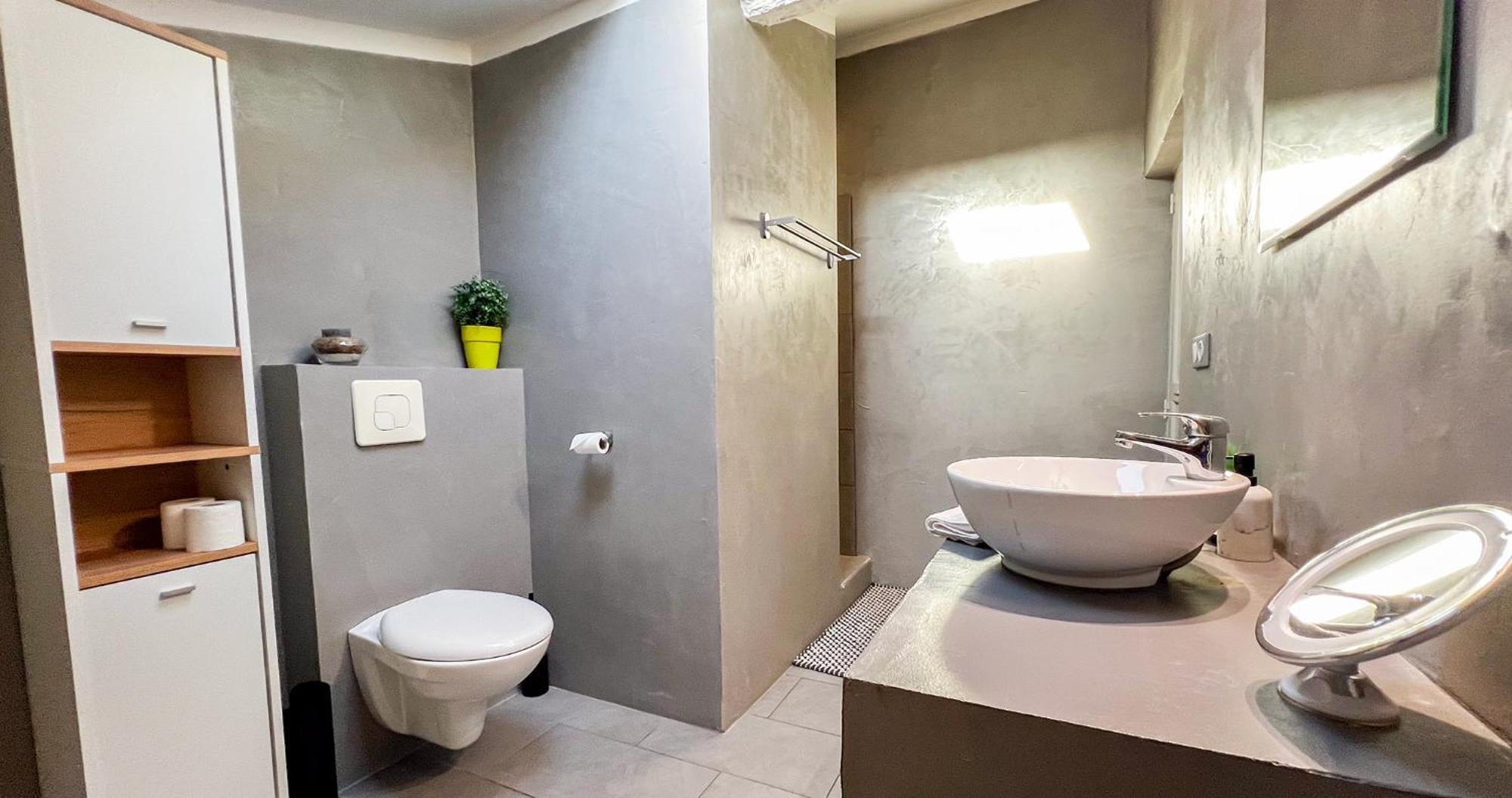 Ferienwohnung Ac - Private Exterior - Au Pied Du Palais Des Papes! Avignon Exterior foto